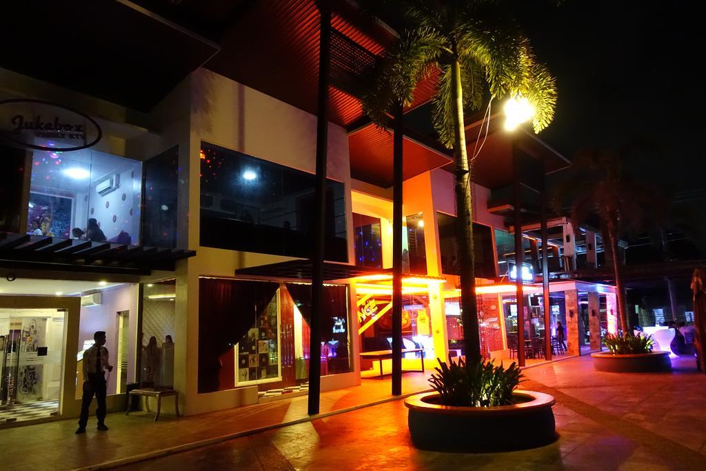 One Manalo Place Puerto Princesa Buitenkant foto