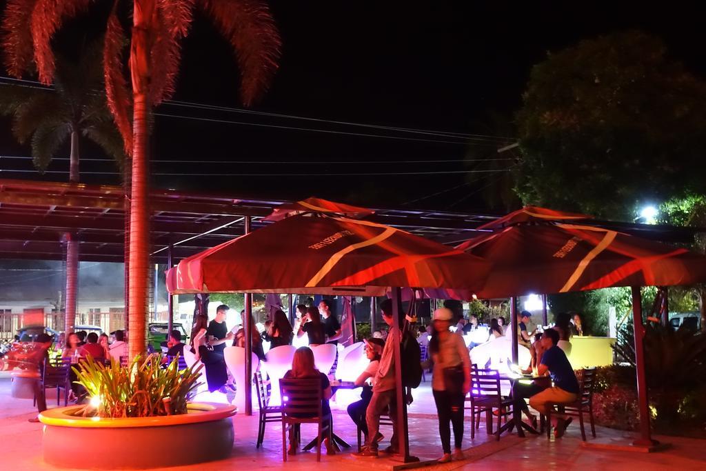 One Manalo Place Puerto Princesa Buitenkant foto