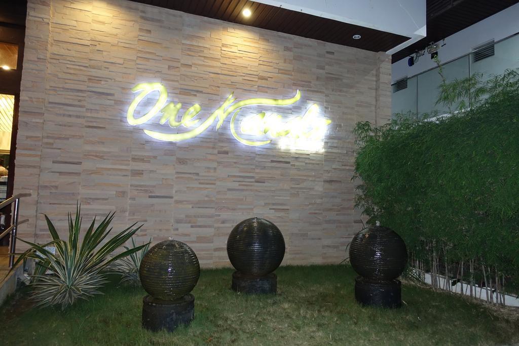 One Manalo Place Puerto Princesa Buitenkant foto